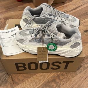Yeezy boost 700 static brand new size 8